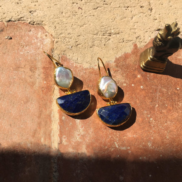 boucles d'oreilles dorées lapis-lazuli et nacre